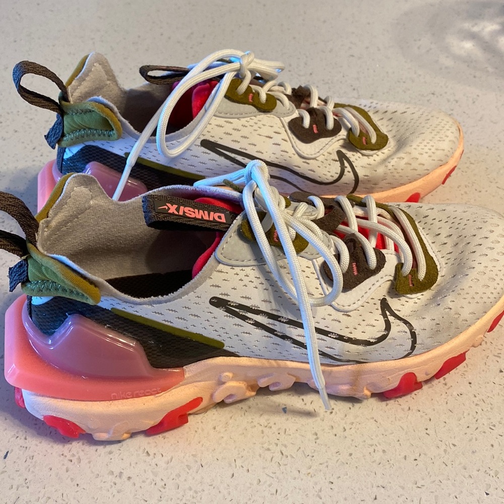Women’s size 6 Nike D/MS/X